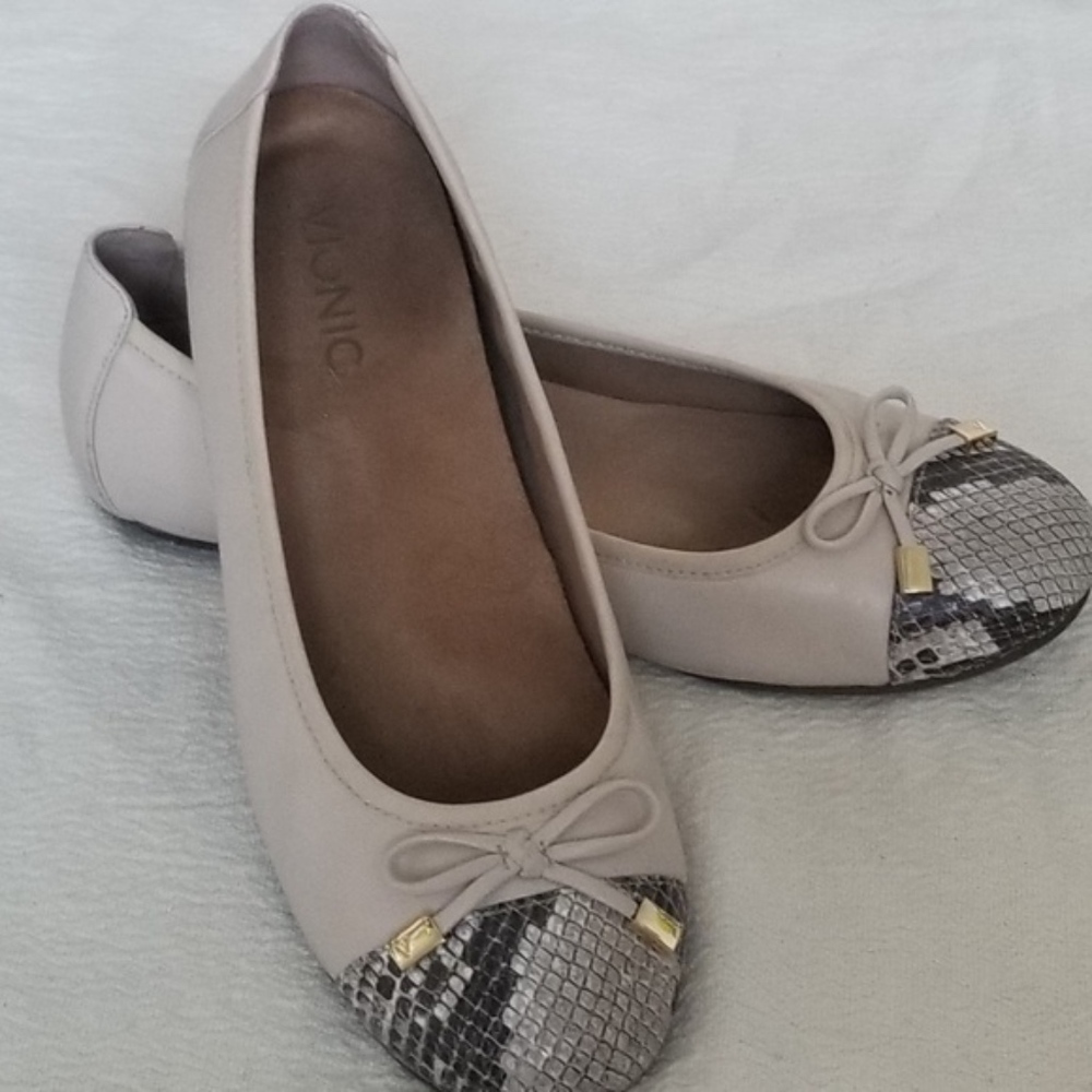 LAST CHANCE Vionic ballerina flats